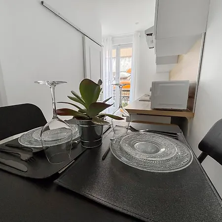 Lumineux Et Moderne, Proche Transports Apartment Pantin